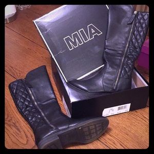 Women’s ZipUp Boots